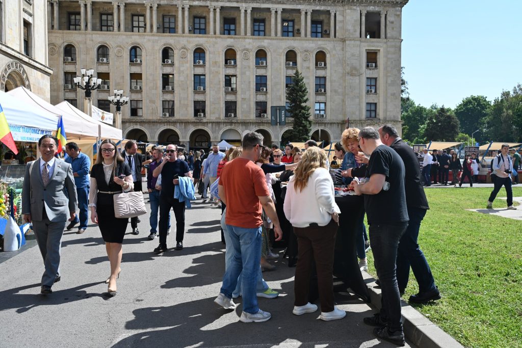Când cumperi de la piaţa volantă, nu faci o tranzacţie simplă — târgul „Sigur și Gustos" de la Casa Presei a strâns mii de bucureșteni și 70 de producători locali timp de trei zile
