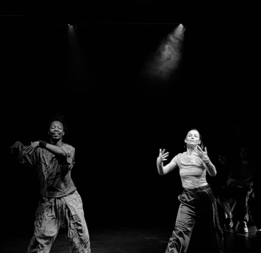 Spectacol de teatru-dans gratuit pentru locuitorii din Sectorul 1: „FADE TO GREY" la Grivița 53